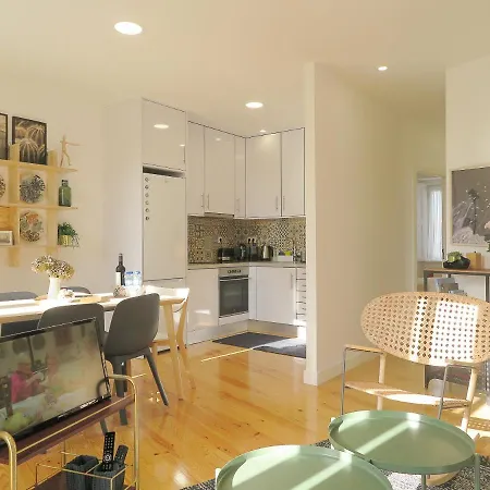 Апартаменты Beato Stylish & Cozy Apt - Riverside Small Balcony *