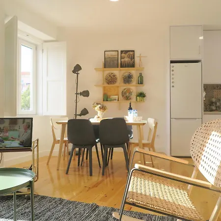 Beato Stylish & Cozy Apt - Riverside Small Balcony *