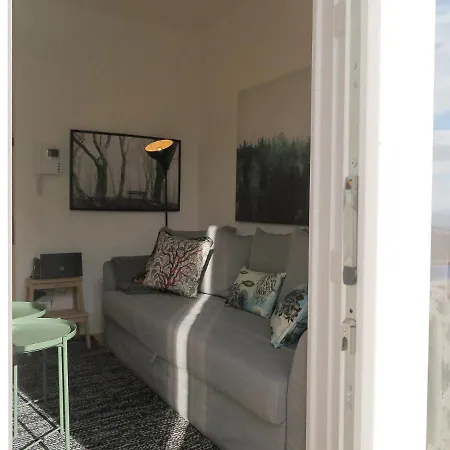 Beato Stylish & Cozy Apt - Riverside Small Balcony *