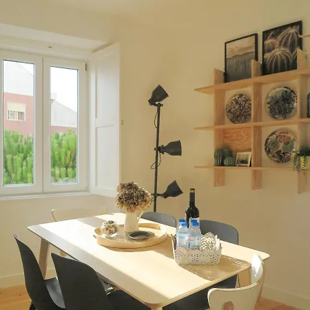 Beato Stylish & Cozy Apt - Riverside Small Balcony דירה