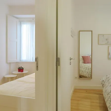 Beato Stylish & Cozy Apt - Riverside Small Balcony *