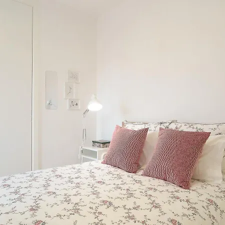 Beato Stylish & Cozy Apt - Riverside Small Balcony Appartamento *