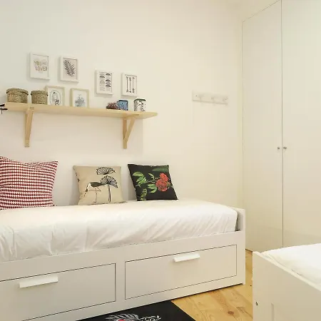 Beato Stylish & Cozy Apt - Riverside Small Balcony Appartamento