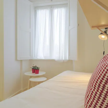 Beato Stylish & Cozy Apt - Riverside Small Balcony
